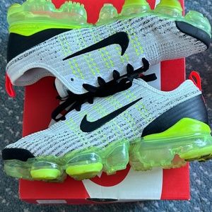 Used Nike Vapormax 5Y/6.5W